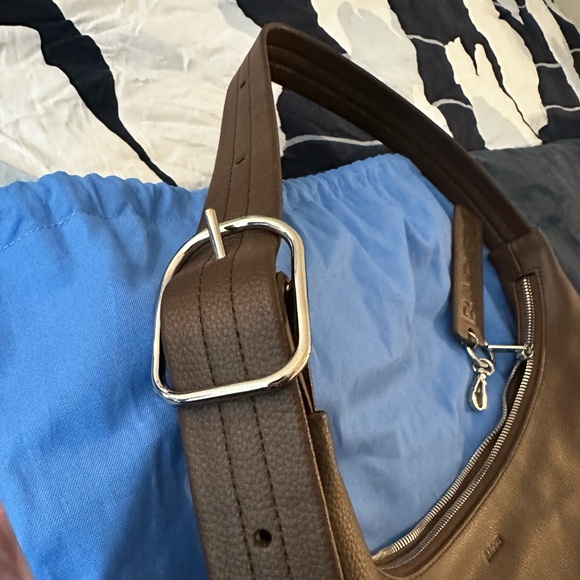 BAGGU Recycled Leather Shoulder Bag - Picture 4 of 9